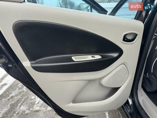 Черный Рено Зое, объемом двигателя 0 л и пробегом 91 тыс. км за 6499 $, фото 25 на Automoto.ua