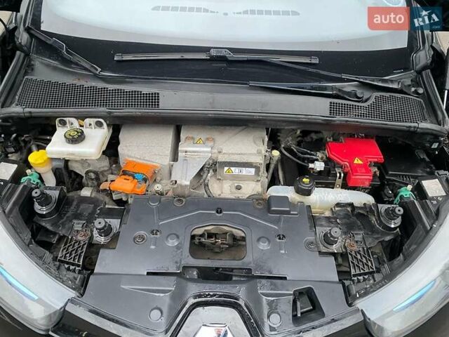 Черный Рено Зое, объемом двигателя 0 л и пробегом 103 тыс. км за 5800 $, фото 30 на Automoto.ua