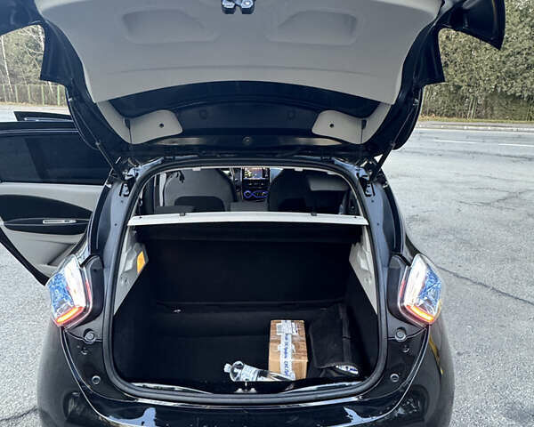 Черный Рено Зое, объемом двигателя 0 л и пробегом 90 тыс. км за 7700 $, фото 15 на Automoto.ua