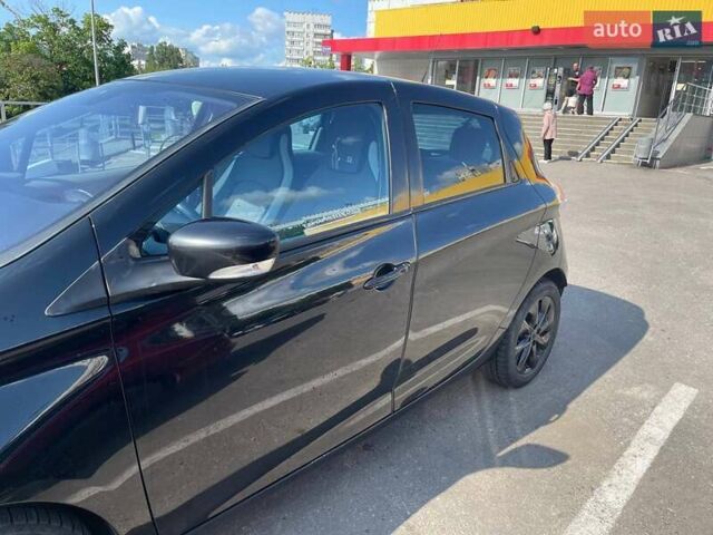 Черный Рено Зое, объемом двигателя 0 л и пробегом 137 тыс. км за 6800 $, фото 3 на Automoto.ua
