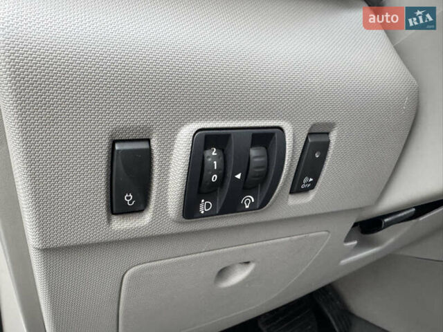 Черный Рено Зое, объемом двигателя 0 л и пробегом 91 тыс. км за 6499 $, фото 18 на Automoto.ua