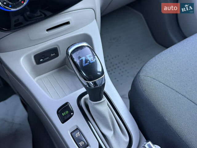 Рено Зое 2014 в Стрые на Automoto.ua Черный Рено Зое, объемом двигателя 0 л и пробегом 78 тыс. км за 6999 $, фото 49 на Automoto.ua