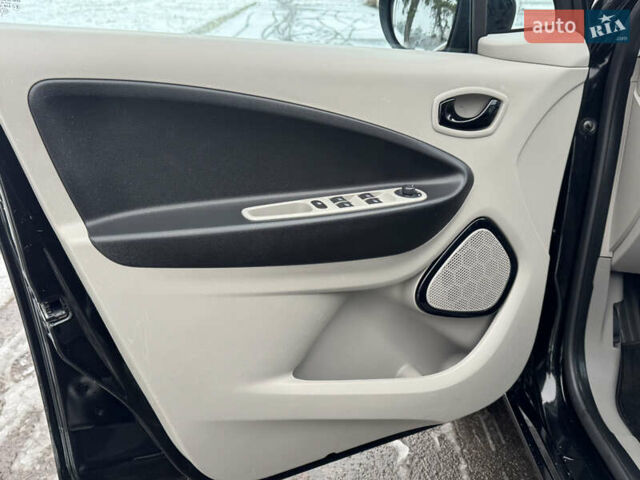 Черный Рено Зое, объемом двигателя 0 л и пробегом 91 тыс. км за 6499 $, фото 17 на Automoto.ua