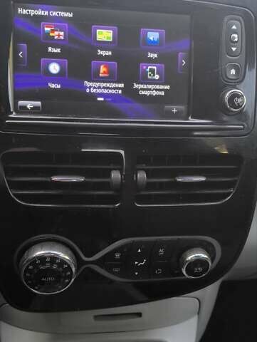 Черный Рено Зое, объемом двигателя 0 л и пробегом 64 тыс. км за 7350 $, фото 20 на Automoto.ua