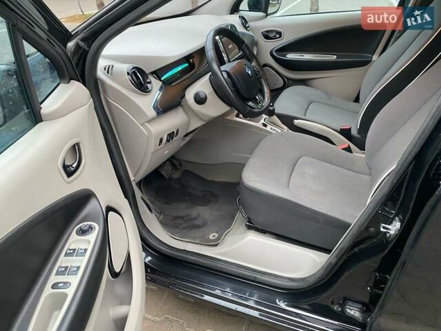 Черный Рено Зое, объемом двигателя 0 л и пробегом 103 тыс. км за 5800 $, фото 18 на Automoto.ua