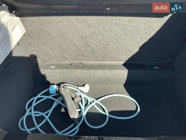 Рено Зое 2014 в Ровно на Automoto.ua Черный Рено Зое, объемом двигателя 0 л и пробегом 75 тыс. км за 6500 $, фото 19 на Automoto.ua