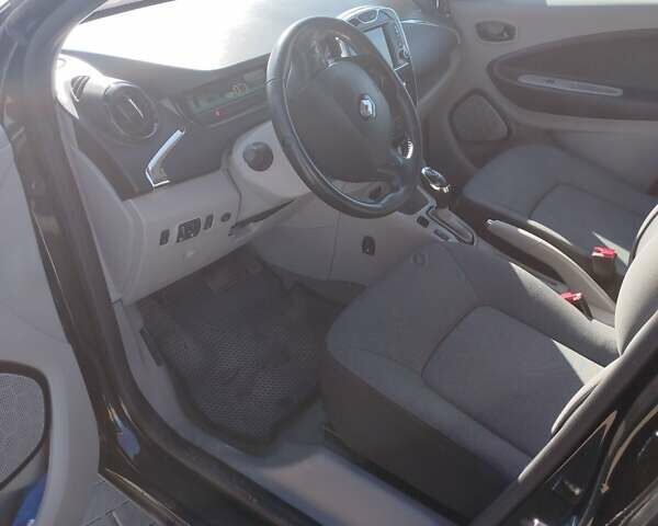 Черный Рено Зое, объемом двигателя 0 л и пробегом 68 тыс. км за 7350 $, фото 4 на Automoto.ua