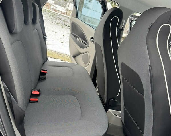 Черный Рено Зое, объемом двигателя 0 л и пробегом 91 тыс. км за 6499 $, фото 31 на Automoto.ua