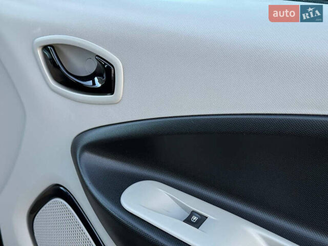 Чорний Рено Зое, об'ємом двигуна 0 л та пробігом 78 тис. км за 6999 $, фото 31 на Automoto.ua