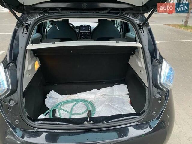 Черный Рено Зое, объемом двигателя 0 л и пробегом 103 тыс. км за 5800 $, фото 28 на Automoto.ua