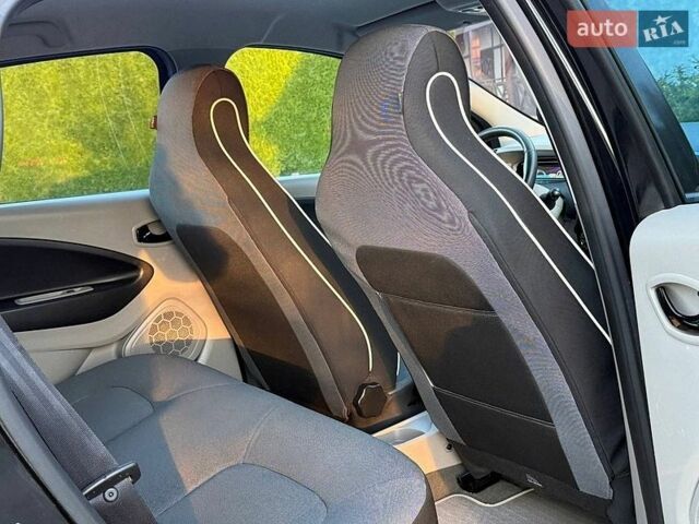 Черный Рено Зое, объемом двигателя 0 л и пробегом 78 тыс. км за 6800 $, фото 34 на Automoto.ua