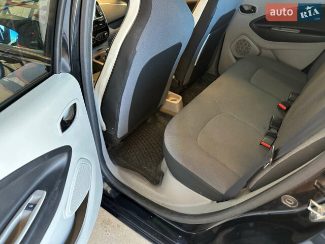 Чорний Рено Зое, об'ємом двигуна 0 л та пробігом 95 тис. км за 4200 $, фото 20 на Automoto.ua