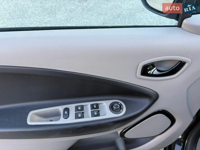 Черный Рено Зое, объемом двигателя 0 л и пробегом 115 тыс. км за 6600 $, фото 16 на Automoto.ua