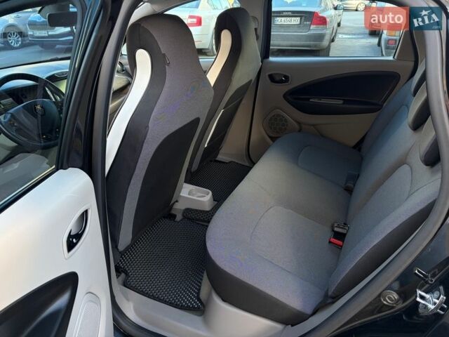 Черный Рено Зое, объемом двигателя 0 л и пробегом 99 тыс. км за 6500 $, фото 28 на Automoto.ua