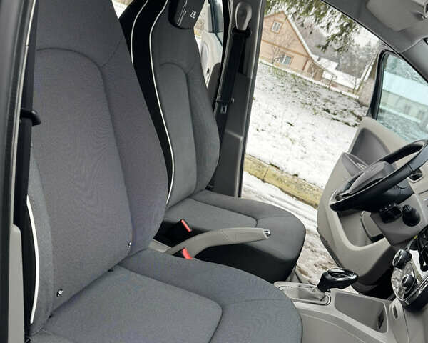 Черный Рено Зое, объемом двигателя 0 л и пробегом 91 тыс. км за 6499 $, фото 34 на Automoto.ua