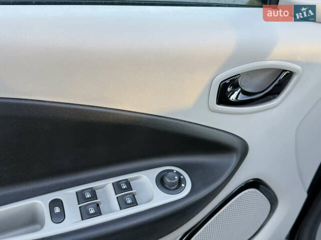 Рено Зое 2014 в Стрые на Automoto.ua Черный Рено Зое, объемом двигателя 0 л и пробегом 78 тыс. км за 6999 $, фото 44 на Automoto.ua