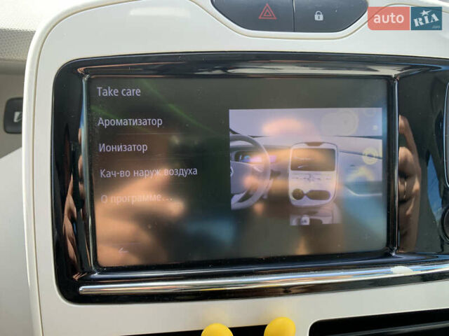 Черный Рено Зое, объемом двигателя 0 л и пробегом 92 тыс. км за 6999 $, фото 12 на Automoto.ua