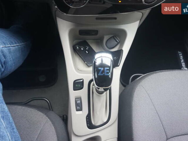 Черный Рено Зое, объемом двигателя 0 л и пробегом 156 тыс. км за 6555 $, фото 37 на Automoto.ua