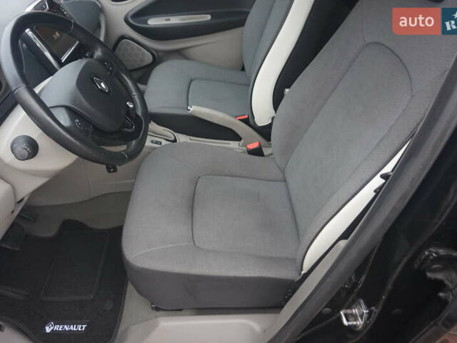 Черный Рено Зое, объемом двигателя 0 л и пробегом 156 тыс. км за 6555 $, фото 28 на Automoto.ua