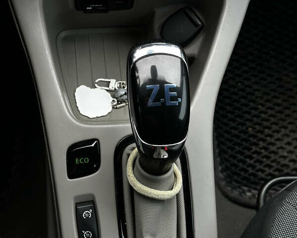 Черный Рено Зое, объемом двигателя 0 л и пробегом 74 тыс. км за 6900 $, фото 9 на Automoto.ua