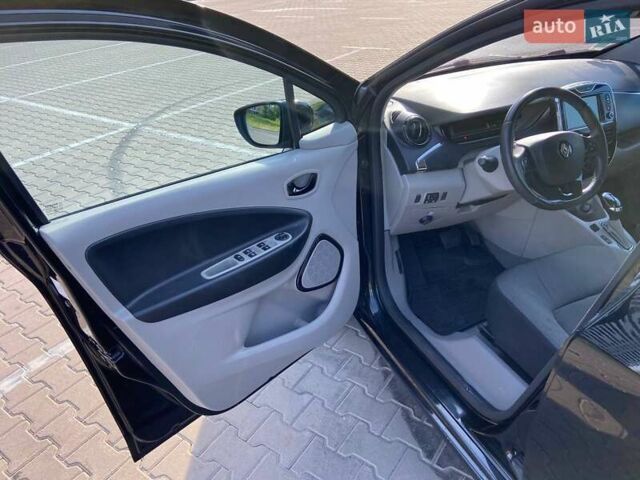 Черный Рено Зое, объемом двигателя 0 л и пробегом 240 тыс. км за 6500 $, фото 7 на Automoto.ua