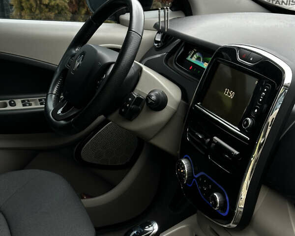 Черный Рено Зое, объемом двигателя 0 л и пробегом 74 тыс. км за 6900 $, фото 14 на Automoto.ua