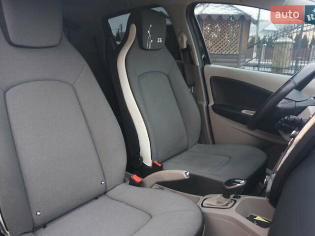 Черный Рено Зое, объемом двигателя 0 л и пробегом 178 тыс. км за 6444 $, фото 38 на Automoto.ua