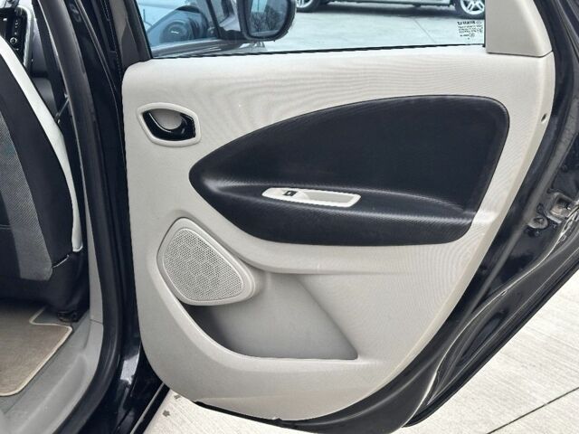 Черный Рено Зое, объемом двигателя 0 л и пробегом 103 тыс. км за 5999 $, фото 13 на Automoto.ua