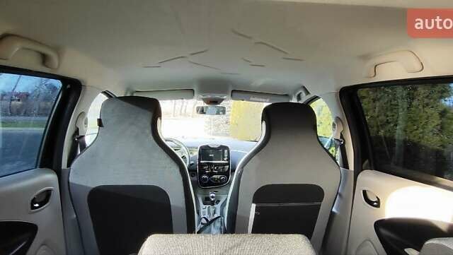 Черный Рено Зое, объемом двигателя 0 л и пробегом 76 тыс. км за 7650 $, фото 12 на Automoto.ua