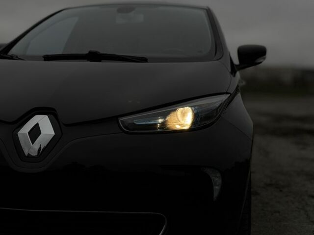 Черный Рено Зое, объемом двигателя 0 л и пробегом 140 тыс. км за 7700 $, фото 8 на Automoto.ua