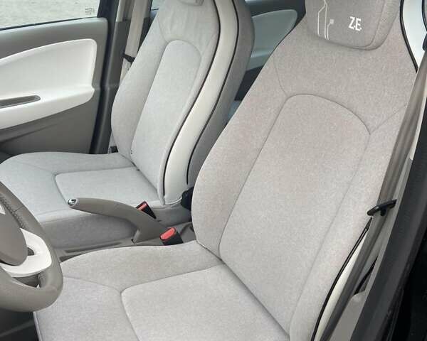 Черный Рено Зое, объемом двигателя 0 л и пробегом 147 тыс. км за 7777 $, фото 18 на Automoto.ua