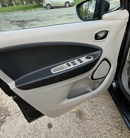 Черный Рено Зое, объемом двигателя 0 л и пробегом 153 тыс. км за 6500 $, фото 31 на Automoto.ua