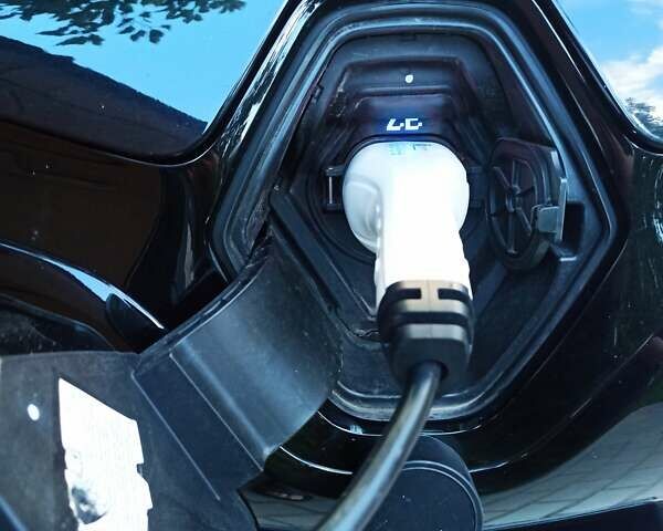 Черный Рено Зое, объемом двигателя 0 л и пробегом 126 тыс. км за 7500 $, фото 7 на Automoto.ua