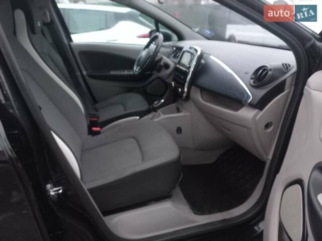 Черный Рено Зое, объемом двигателя 0 л и пробегом 139 тыс. км за 5900 $, фото 7 на Automoto.ua