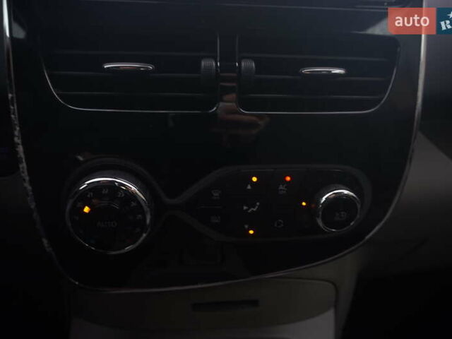 Чорний Рено Зое, об'ємом двигуна 0 л та пробігом 94 тис. км за 7200 $, фото 33 на Automoto.ua