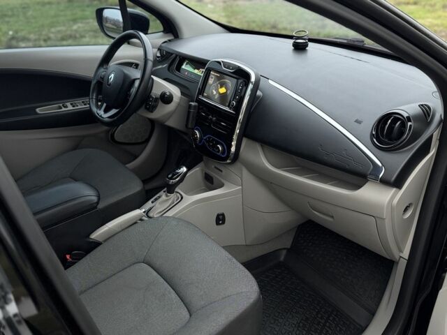 Черный Рено Зое, объемом двигателя 0 л и пробегом 140 тыс. км за 7700 $, фото 15 на Automoto.ua