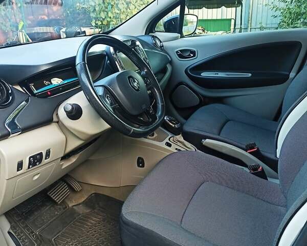 Черный Рено Зое, объемом двигателя 0 л и пробегом 126 тыс. км за 7500 $, фото 10 на Automoto.ua