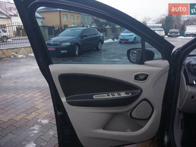 Черный Рено Зое, объемом двигателя 0 л и пробегом 178 тыс. км за 6444 $, фото 24 на Automoto.ua