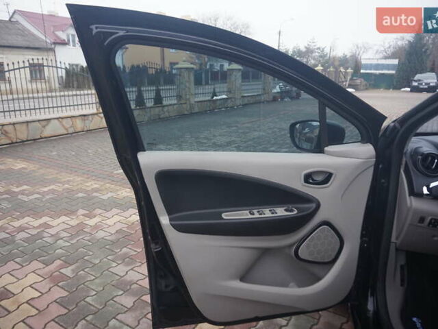 Черный Рено Зое, объемом двигателя 0 л и пробегом 156 тыс. км за 6555 $, фото 26 на Automoto.ua