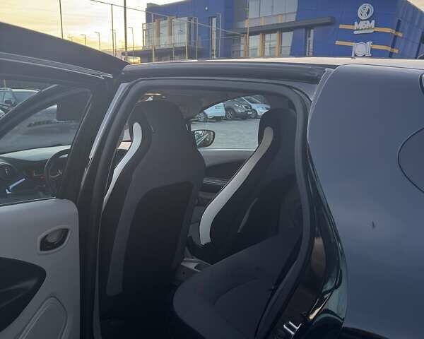 Черный Рено Зое, объемом двигателя 0 л и пробегом 74 тыс. км за 7600 $, фото 11 на Automoto.ua