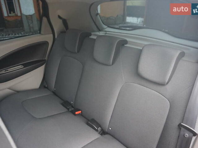 Черный Рено Зое, объемом двигателя 0 л и пробегом 178 тыс. км за 6444 $, фото 45 на Automoto.ua