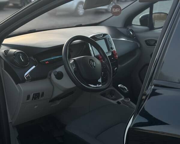 Черный Рено Зое, объемом двигателя 0 л и пробегом 74 тыс. км за 7600 $, фото 8 на Automoto.ua