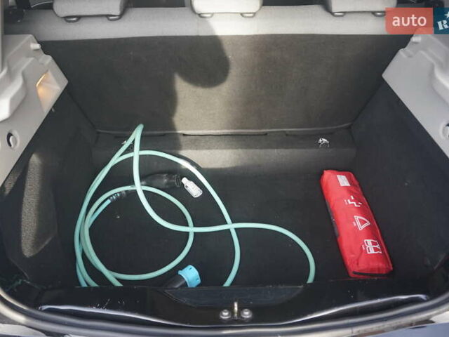 Чорний Рено Зое, об'ємом двигуна 0 л та пробігом 94 тис. км за 7200 $, фото 48 на Automoto.ua