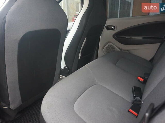 Черный Рено Зое, объемом двигателя 0 л и пробегом 101 тыс. км за 7222 $, фото 44 на Automoto.ua