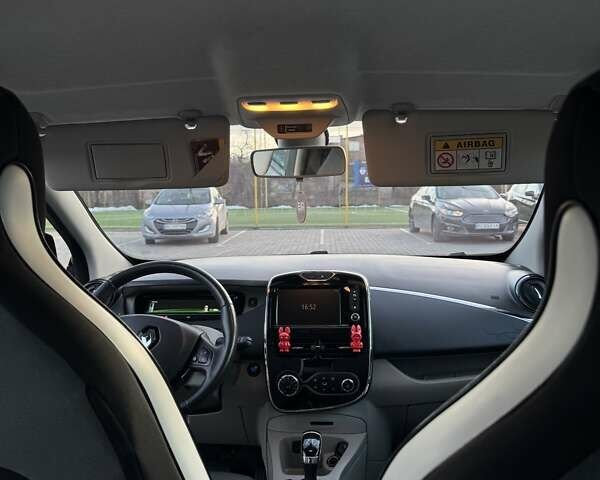 Черный Рено Зое, объемом двигателя 0 л и пробегом 74 тыс. км за 7600 $, фото 12 на Automoto.ua