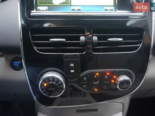 Черный Рено Зое, объемом двигателя 0 л и пробегом 156 тыс. км за 6555 $, фото 35 на Automoto.ua