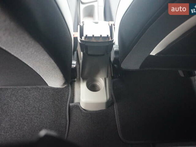 Черный Рено Зое, объемом двигателя 0 л и пробегом 156 тыс. км за 6555 $, фото 49 на Automoto.ua