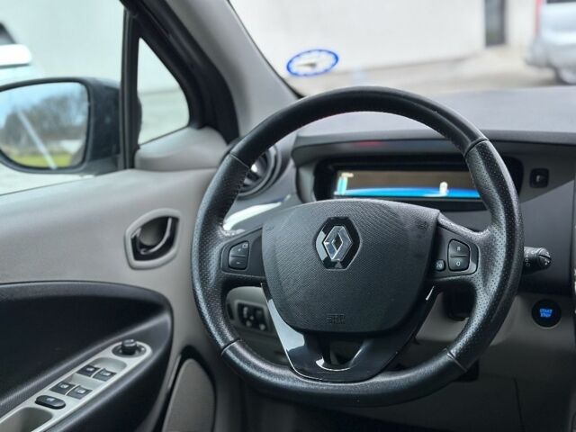 Черный Рено Зое, объемом двигателя 0 л и пробегом 103 тыс. км за 5999 $, фото 11 на Automoto.ua