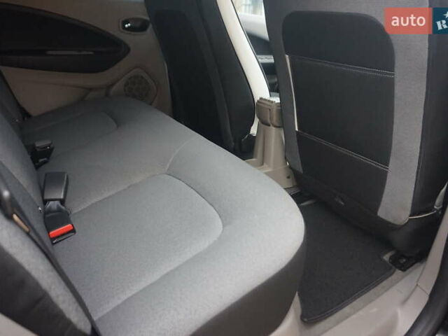 Черный Рено Зое, объемом двигателя 0 л и пробегом 156 тыс. км за 6555 $, фото 43 на Automoto.ua