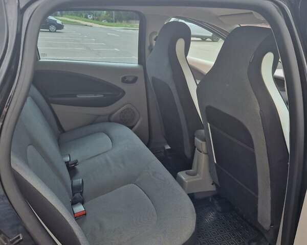 Черный Рено Зое, объемом двигателя 0 л и пробегом 115 тыс. км за 6950 $, фото 2 на Automoto.ua